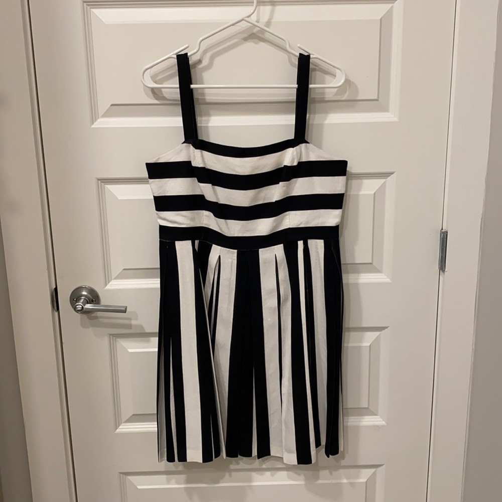 Ann Taylor LOFT black and white pleated dress